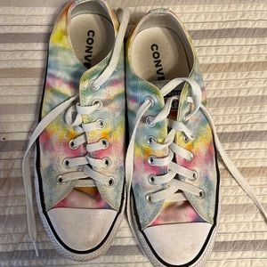 Converse Women’s size 8 shoes - tie dye